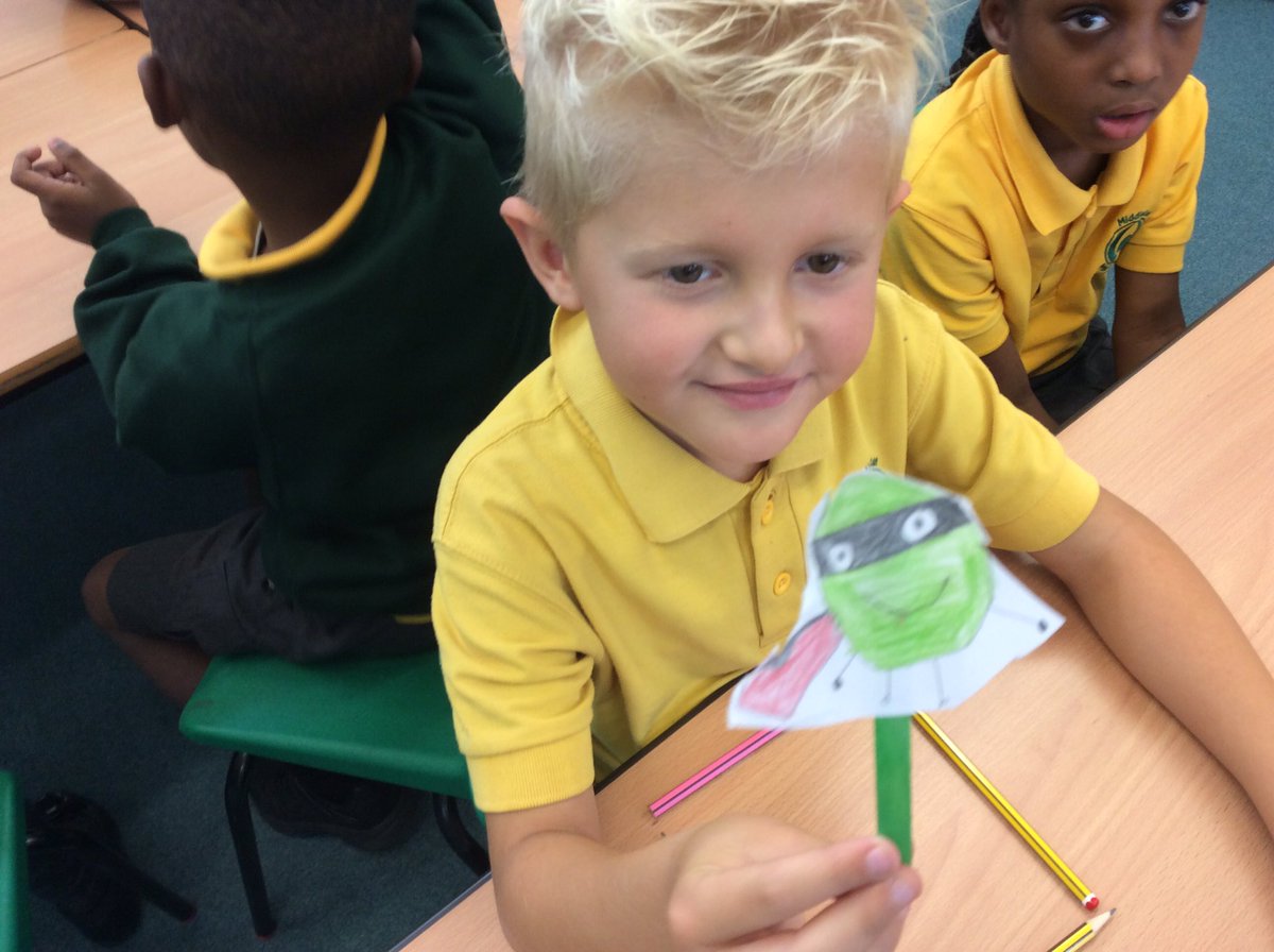 blackbirds1MPS's tweet photo. Miss Fowler's English group are having a brilliant time making Supertato puppets to retell the story. #talkforwriting #makingenglishfun https://t.co/HZnHu99jB9