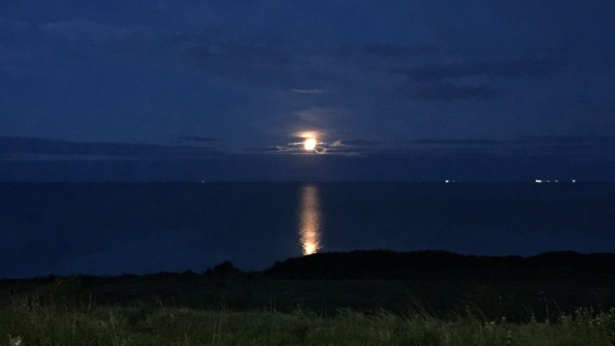 Gorgeous moon after a therapeutic evening beachcombing #Seahambeach #beachcombing #pebbles #pebbleart #seaglass #moon #driftwood