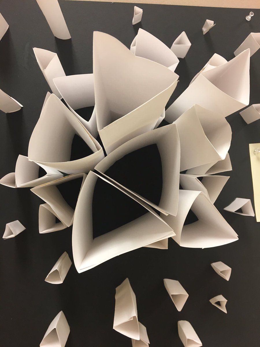 FaithDilworth's tweet photo. Level 1's create dimension using white paper! #NationalArtsinEducationWeek #VisualArtsEdMatters #uareworldclass #UHSMindset #Uhsart https://t.co/NDwjJkSwRm