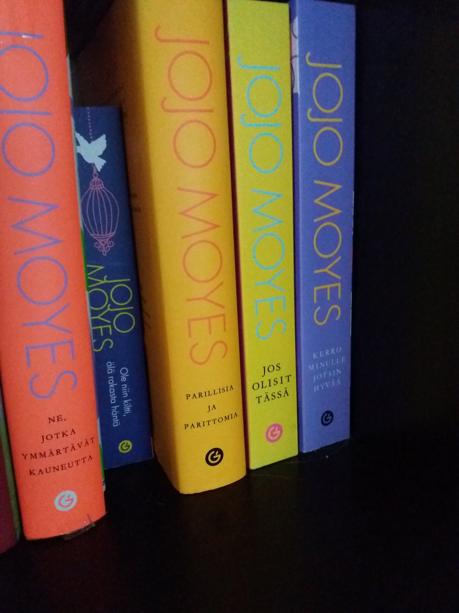 Miiatzuu's tweet photo. @jojomoyes 😍😍😍👌 #Finland #books https://t.co/FnwMkNdmIc