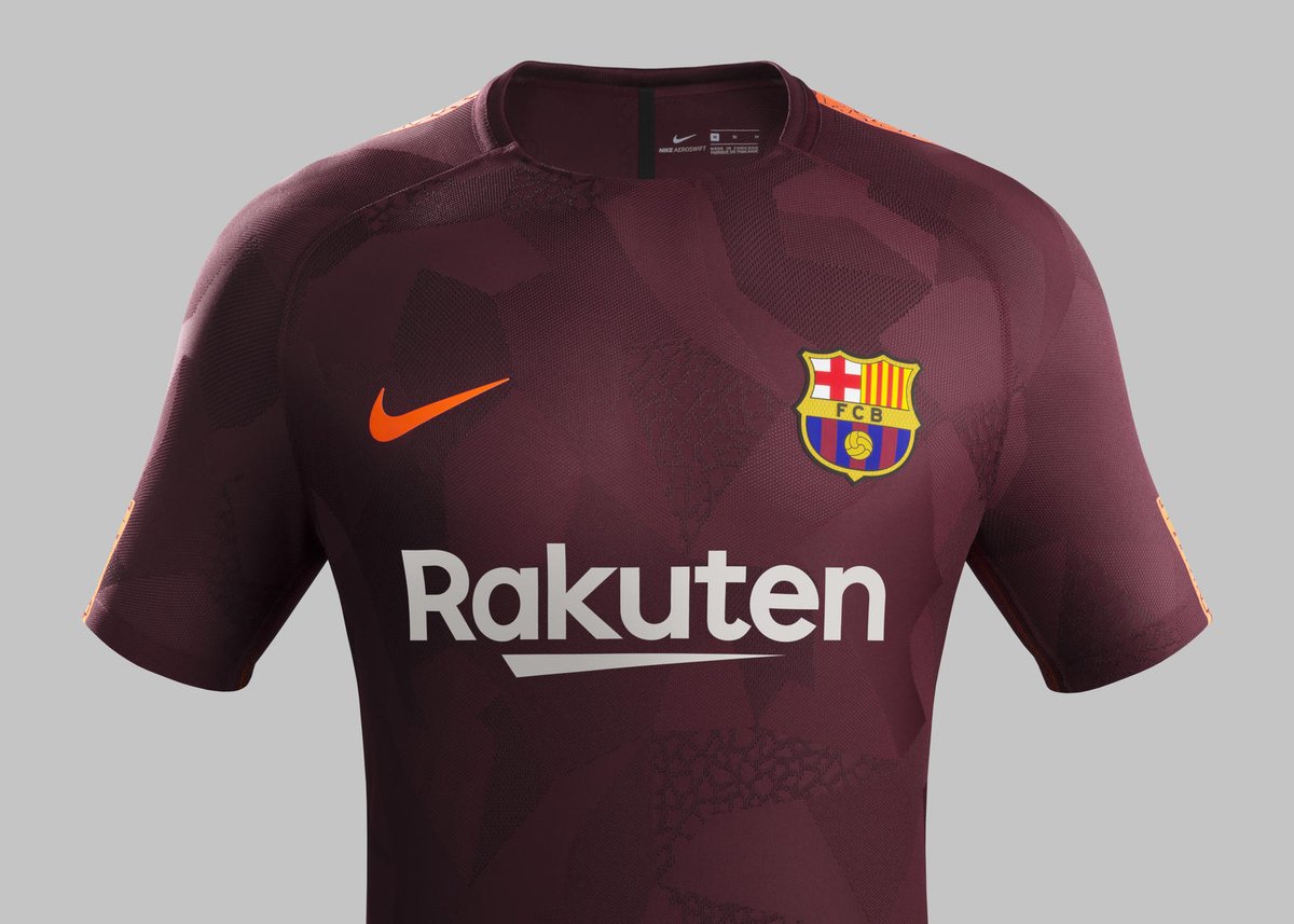 cubuklumag's tweet photo. 🇪🇸 #FCBarcelona 2017-2018 #Nike alternatif forması tanıtıldı. #Forma2018 https://t.co/PfvO8vq1AB