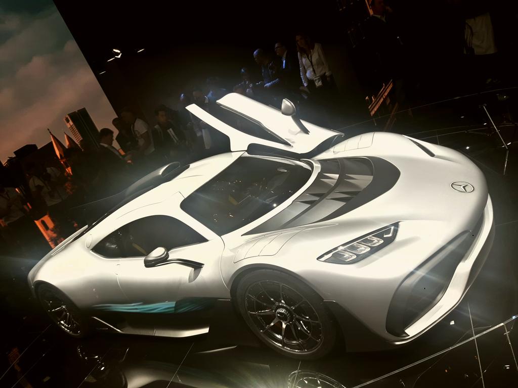 Spiderdimit's tweet photo. The most spectacular car off IAA 2017 #mercedes #mercedesprojectone #supercar @CVloebergh @MercedesBenz @ https://t.co/pRRVSxsXOn