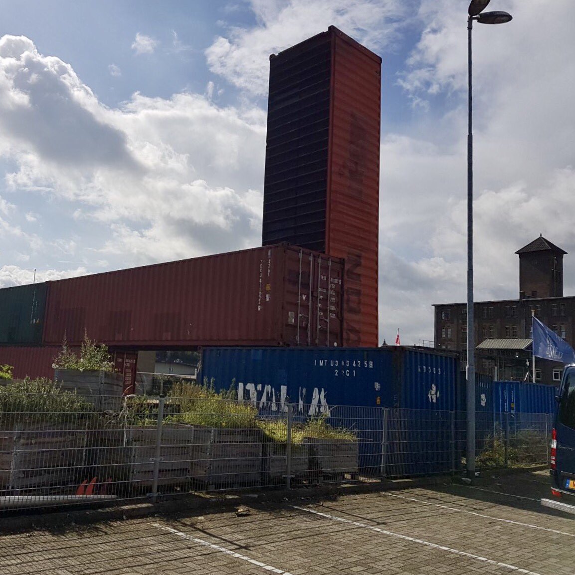 Het ene #torentje is het andere #torentje niet.... <a href="/BosscheWaterWk/">Bossche Waterweek</a> <a href="/Tramkade/">Tramkade</a> <a href="/shertogenbosch/">'s-Hertogenbosch</a>