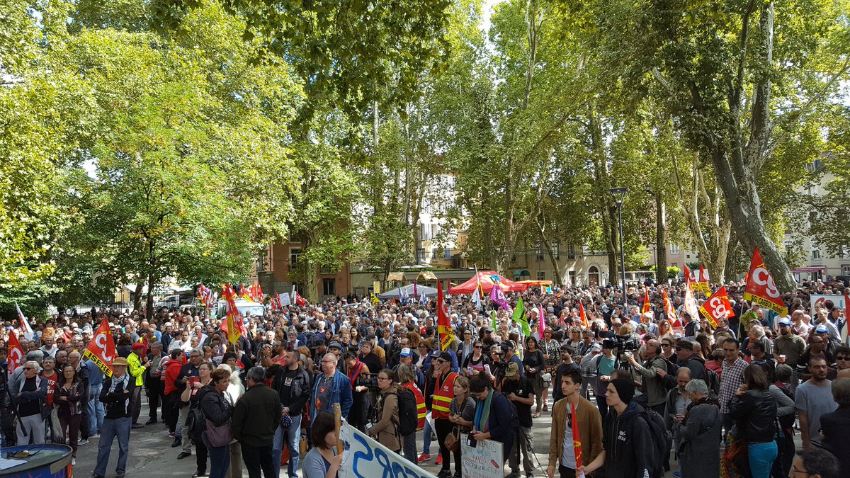 Le rassemblement au Jardin de Ville. <a href="/LeDL_Grenoble/">Le Dauphiné Libéré Grenoble Sud Isère</a> #Greve12Septembre #Grenoble