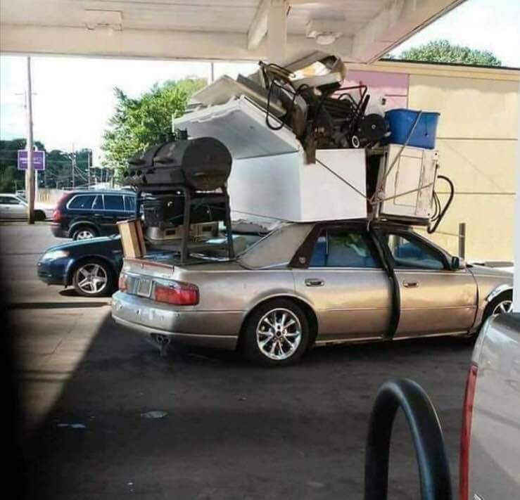 YoungKeys's tweet image. Man looka here they took evacuation to a whole another level... they got they whole house with them ..grill, deep freezer #hurricaneirma