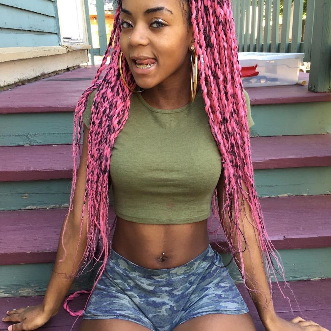 darciimoore14's tweet photo. She’s a model, she’s modeling for me. https://t.co/YIac1nSzIl