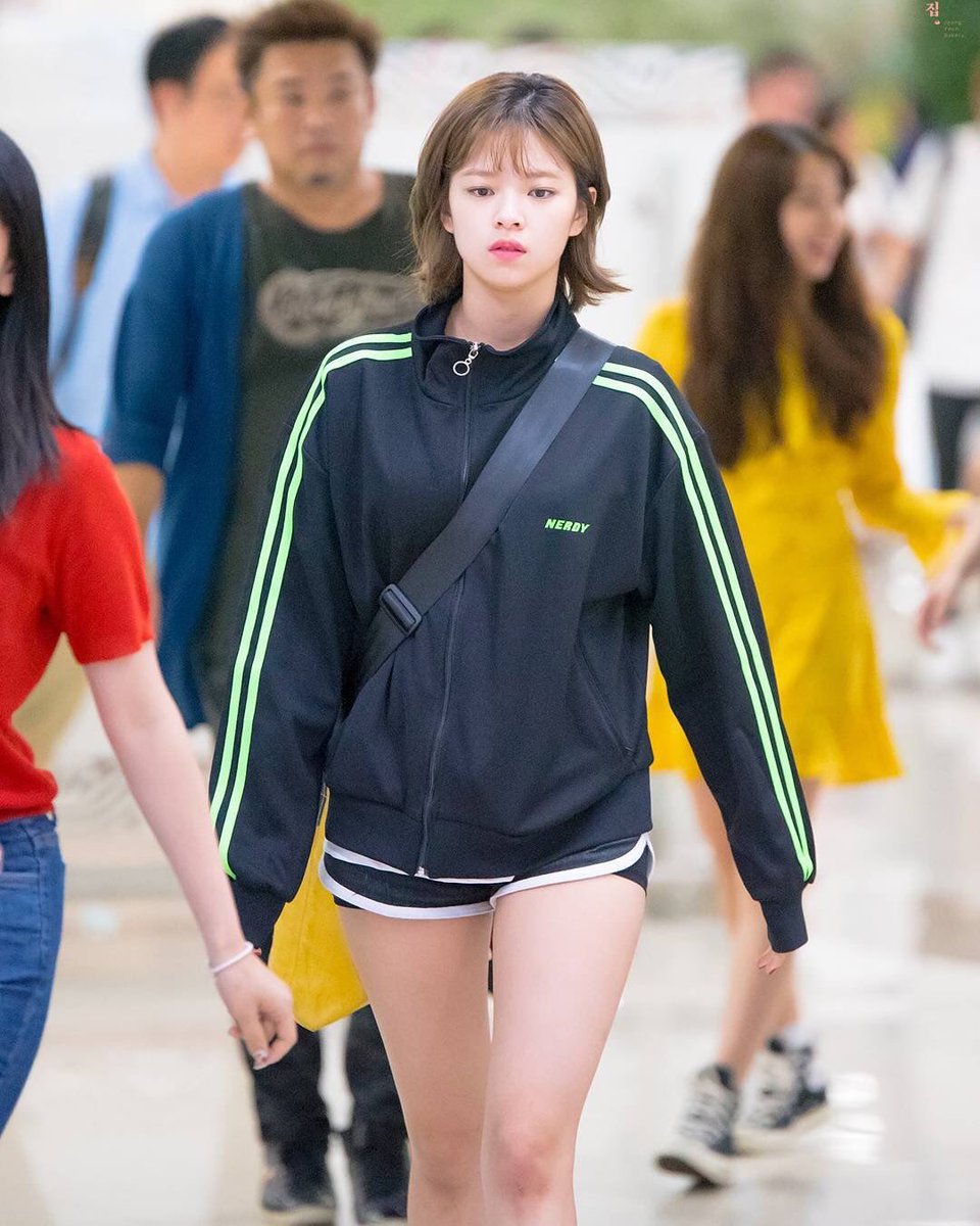 かいわれ در توییتر 他のメンバーが可愛い服とか オシャレな服を着る中ジャージの ジョンヨンかっこいいと思ったら 超短パンで驚いた そして この美脚 Twice ジョンヨン かいわれ در توییتر 他のメンバーが可愛い服とか オシャレな服を着る中ジャージの ジョンヨンかっこいいと思ったら 超短パンで驚いた そして この美脚 Twice ジョンヨン