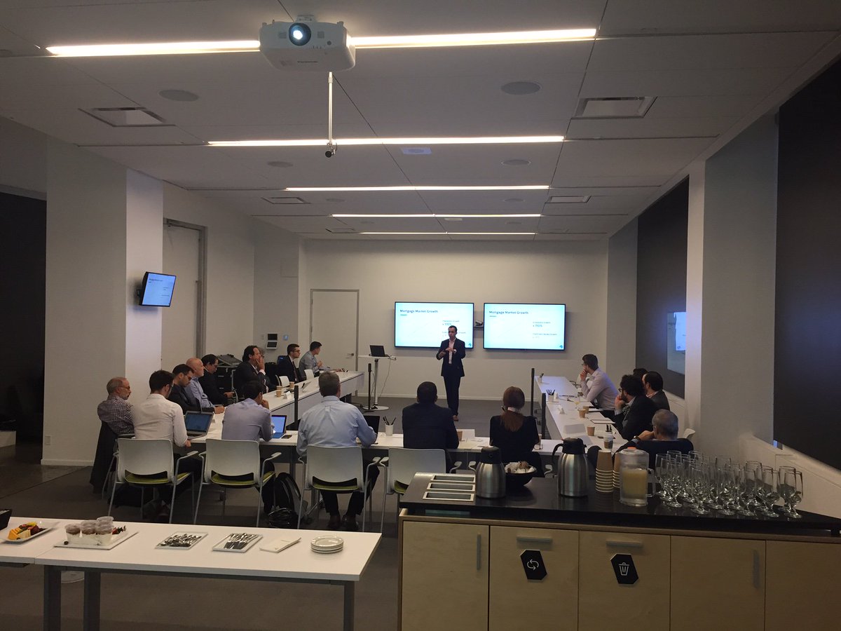 CI_MTL's tweet photo. Capital Intelligent MTL tient son 6e pitch meeting ce matin à l’Espace CDPQ, réunissant dans la même pièce plus de 15 VCs. https://t.co/cqylSLwB4x