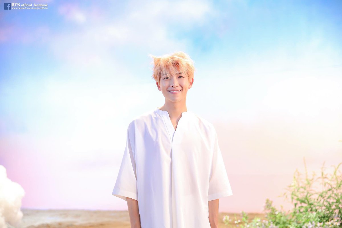 itsnochuspam's tweet photo. [#모니생일ㅊㅋ]
방탄소년단 리더 랩몬이가 아미와 함께 한 2016-2017년 모든 순간들~.~ 

Facebook Update‼️

#bts #BangtanSonyeondan #HappyRapMonsterDay #HappyNamjoonDay #rm https://t.co/e2RCTBBmnX