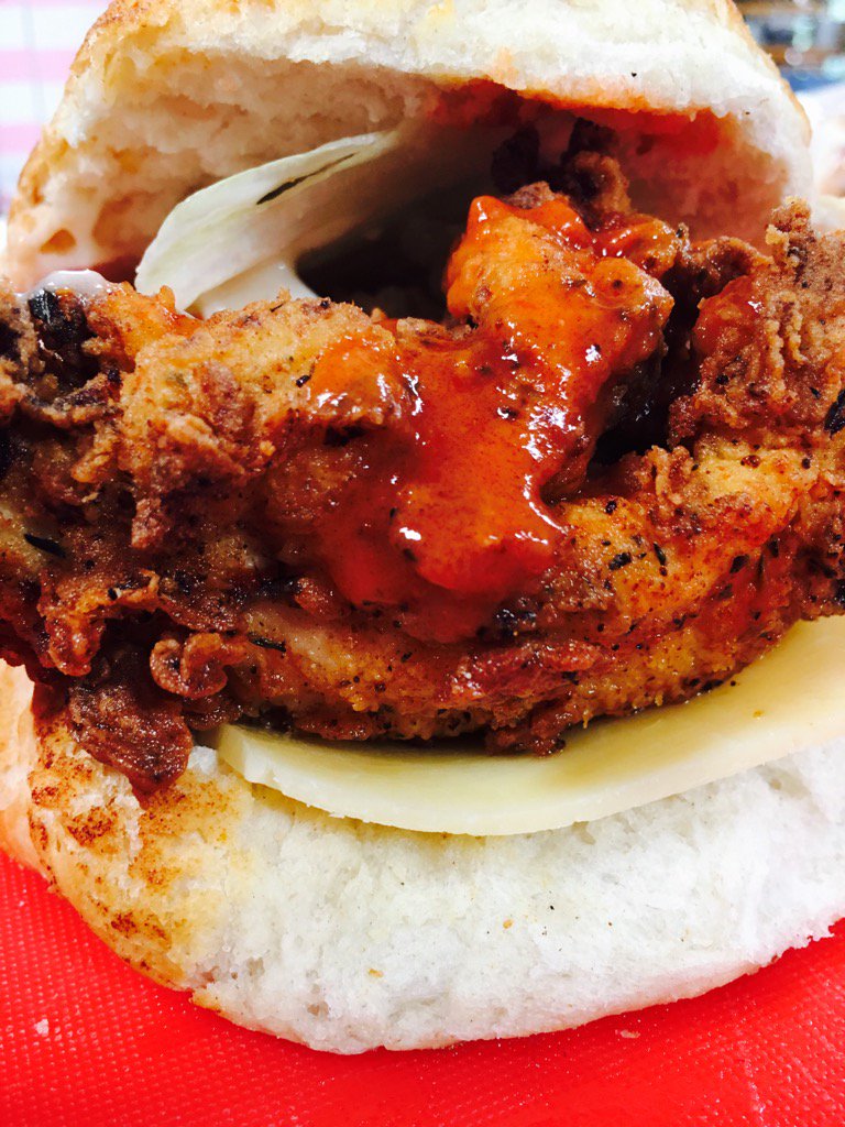 hellokitchen67's tweet image. Today's lunch buttermilk fried chicken in a tiger roll