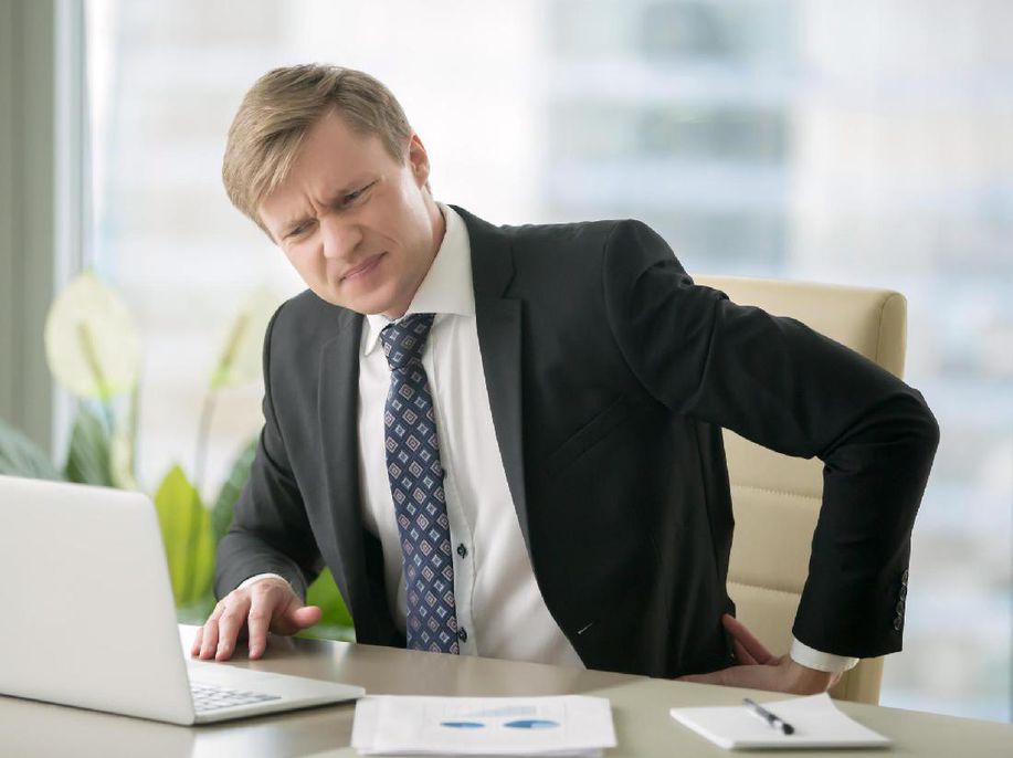 Waspada! Kelamaan Duduk di Sofa Bisa Picu Sakit Punggung detik.id/6fsVqd via <a href="/detikHealth/">detikHealth</a>