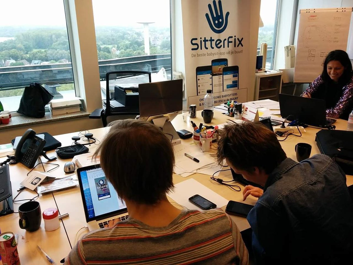 We leggen de laatste hand aan een NOG betere versie van onze babysit app 💪🙌 #trots #SitterFix #app