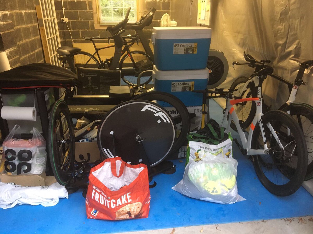 ProjectKansas's tweet image. This is what one man packs to break a world record! Good job you is 2 support cars and an RV @jammacdo #JOGLEJOGWR