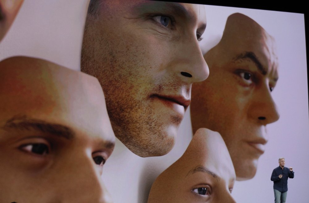 _DavidMcMichael's tweet image. Waiting for Arya Stark to make a surprise appearance. #GameofThrones 

A FaceID has no name. #AppleEvent@@GameOfThrones