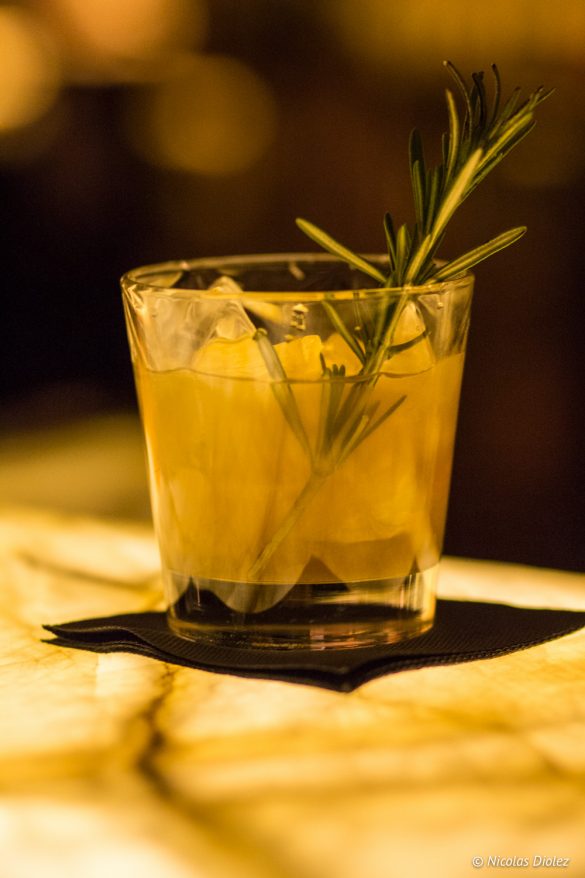 Ma nouvelle sélection de #bars à #cocktails parisiens #Paris #bar #baracocktails #cocktail #bonneadresse mademoisellebonplan.fr/2017/09/10/mes…