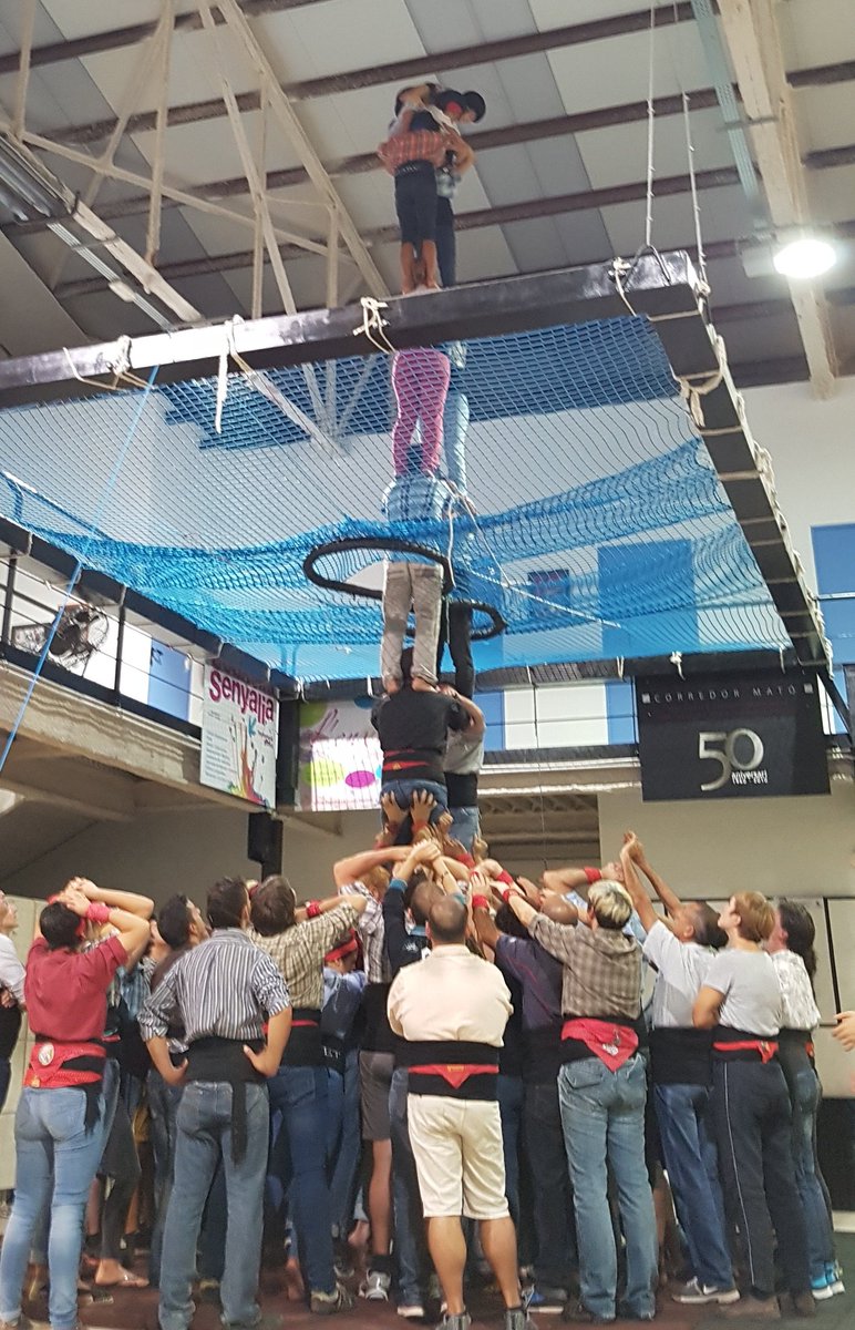 CanalMarrec's tweet photo. Quan l'#assaig et mostra el camí a seguir... #5d8 #3d9f #2d8f... i qui sap si més enllà #castellers https://t.co/kXU8TbLVdv