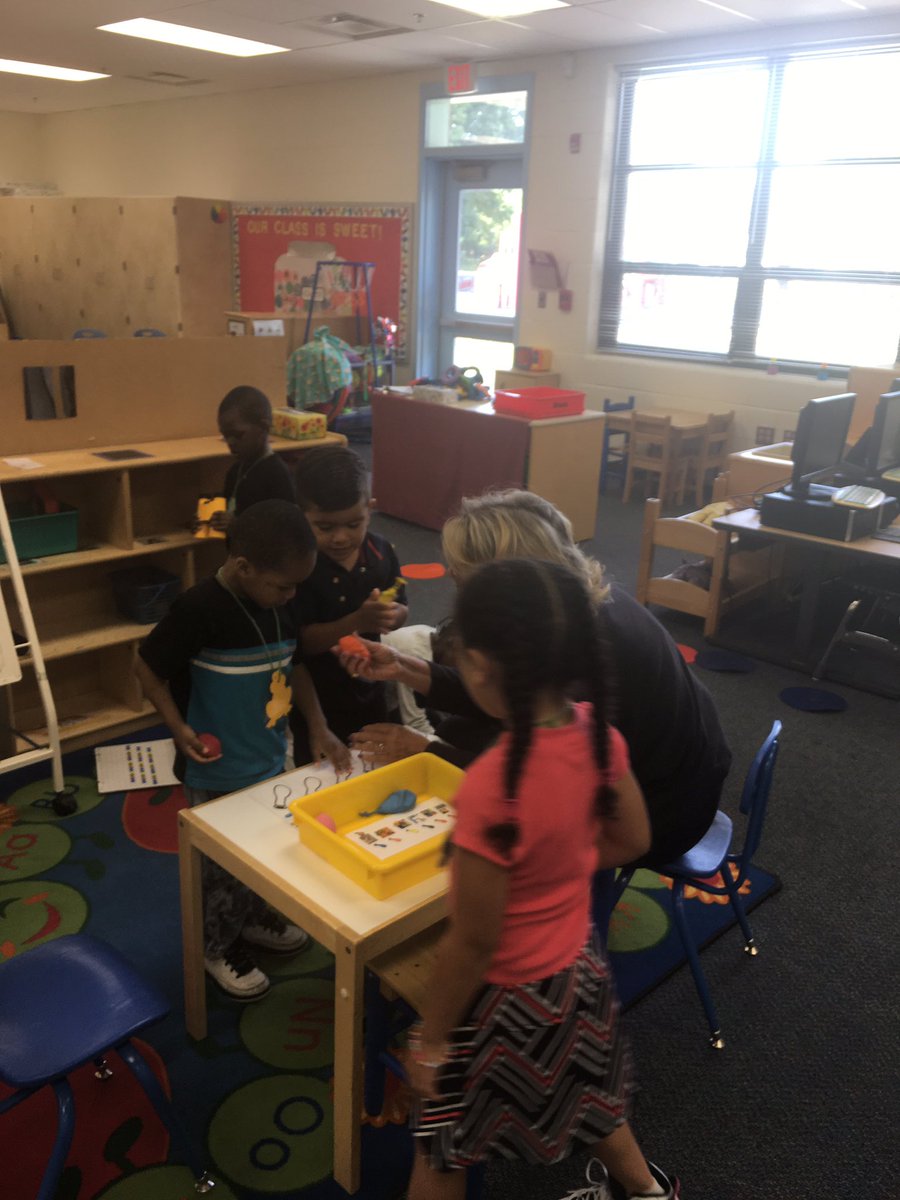 AMES_Principal's tweet image. PM Pre-K Day 1 --- already hard at play with our new classmates! #btscpps17 🍎✏️📙