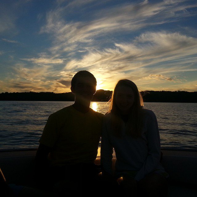 _MiSs_PiCs's tweet photo. ."إنه يحب كل شيء معي، حتى الأشياء التي لا يحبّها."

#love #sunset ♥☀ https://t.co/C2mxlfFIxw