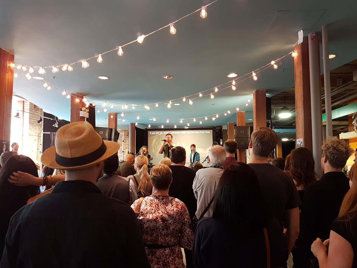 Killer first set by <a href="/FastRomantics/">Fast Romantics</a> at  #canadianmusiccafe <a href="/CDNMusicCafe/">Canadian Music Café</a> @_CIMAmusic <a href="/canmuspub/">Music Publishers Canada</a> <a href="/SOCANmusic/">SOCAN</a>  #xoTO #FilmTO #TIFF17