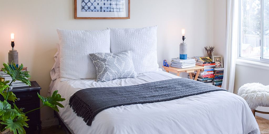 Taskrabbit's tweet photo. Open bulb lighting fixtures are a great way to make your space modern and fun π‘ #TaskTip #WeAreHome: https://t.co/vq7UKPvgR2 https://t.co/5dr6sg4W0W