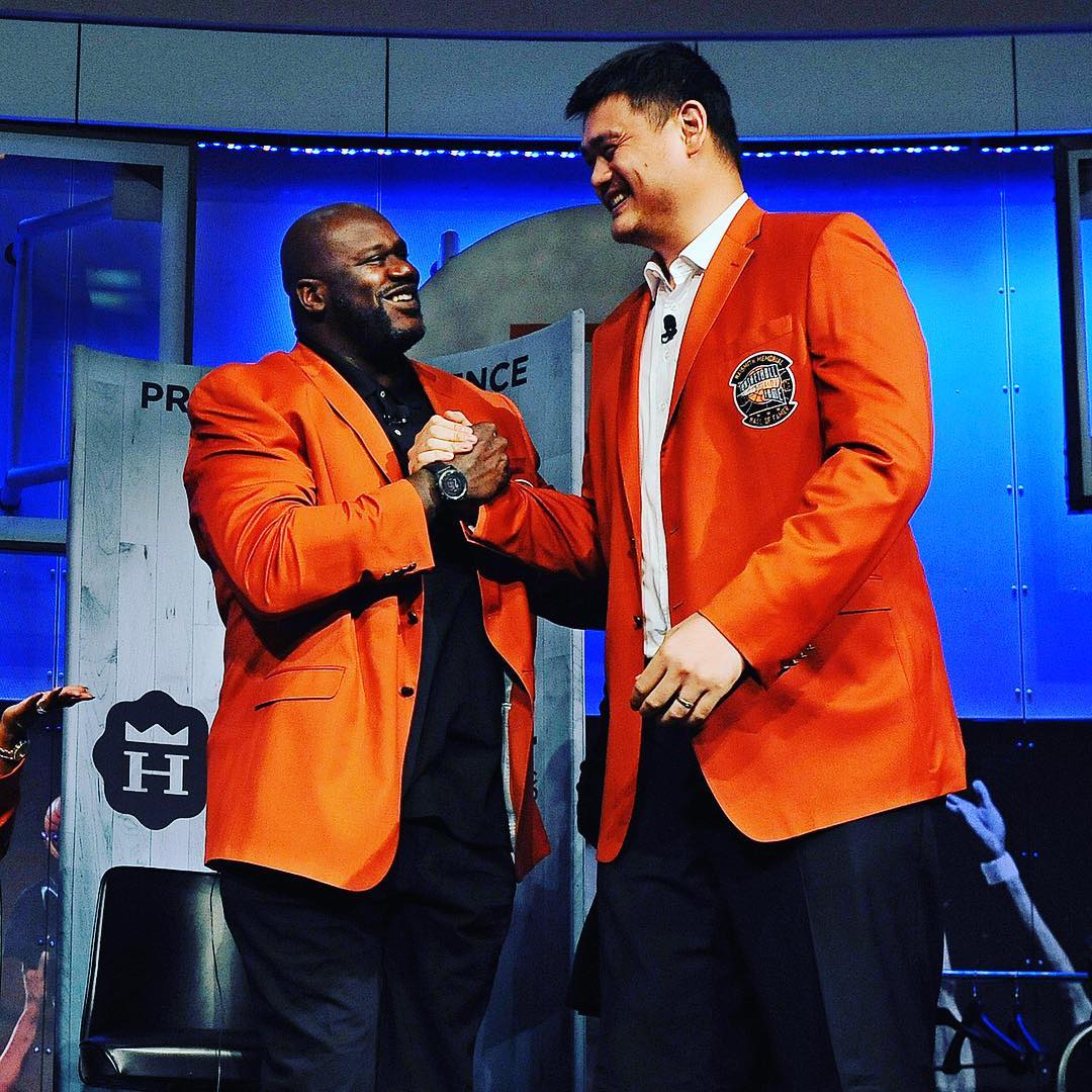 Happy Birthday Yao Ming! 

We\ll never get tired of you standing next to other people. : yao / IG 