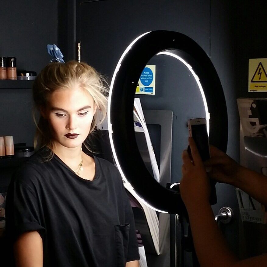 LSBMLondon's tweet image. Gorgeous looks going on in the make-up studio with our @masaeducation students today, the lighting is on point 😉💄