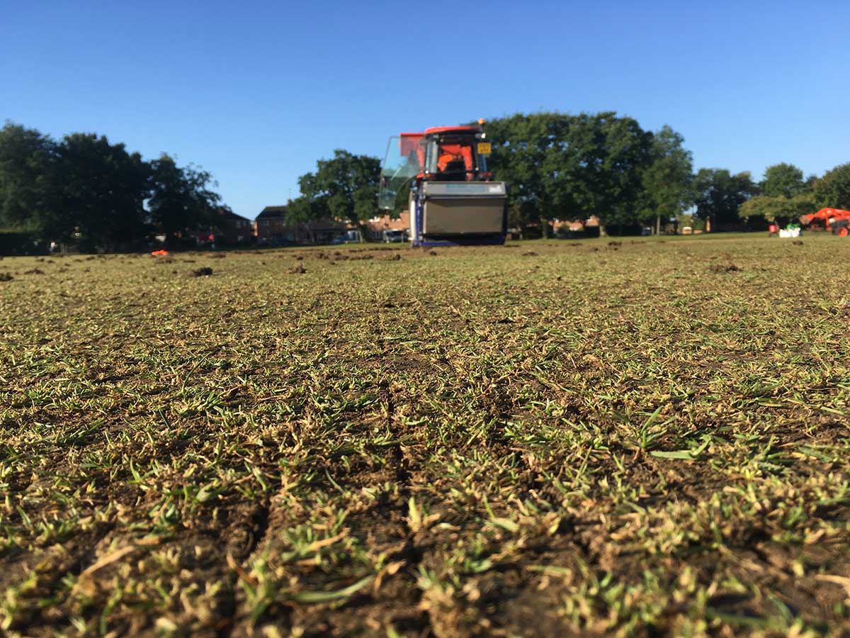 Fineturf's tweet photo. End of season renovation @WoodhallSpaCC, scarify, loam and seed with @MM_Seed 50. https://t.co/hvHUANes8u