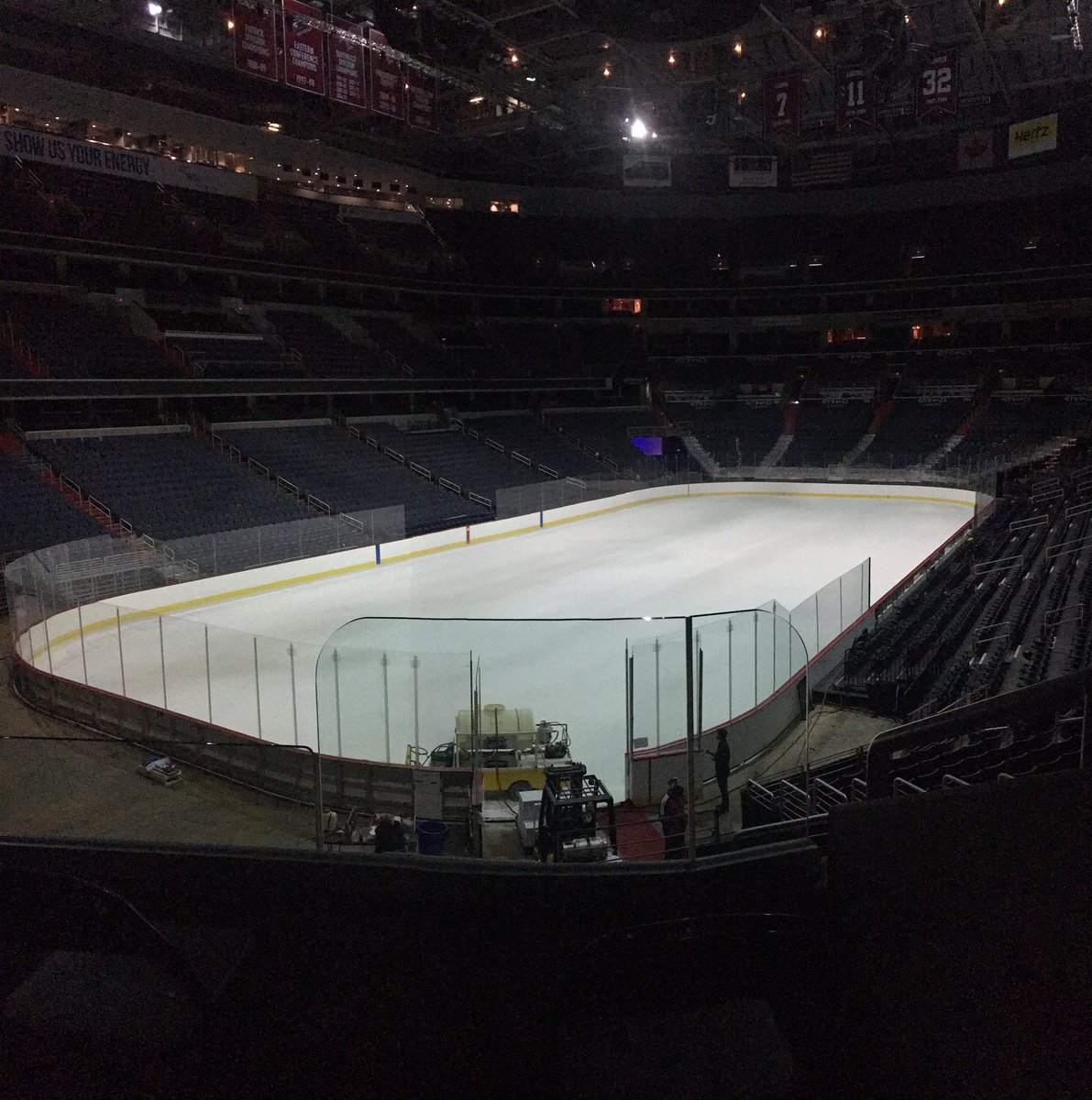 Caps_Slapshot's tweet image. There's a chill in the air at @CapitalOneArena. Anybody else just get chills? ❄️