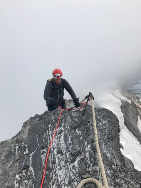 AAOS1's tweet photo. 72 yr old Robert Orourke is  back to climbing after having a #kneereplacement #ANationInMotion #FightforMobility https://t.co/T4uElIq1P3 https://t.co/O9DOfINdyo