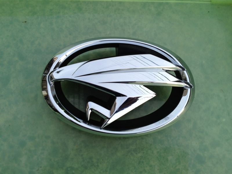 栽培マン というか鳥をモチーフにした車エンブレムで真っ先にイズデラを持ってくる感性がもうアレ 栽培マン というか鳥をモチーフにした車エンブレムで真っ先にイズデラを持ってくる感性がもうアレ