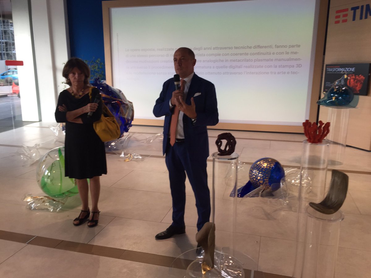 .<a href="/fabry13/">Fabrizio Grattarola</a> presenta la mostra "tecnologia e #arte oggi si incontrano grazie a #Olivetti che da sempre coniuga #design e #innovazione"