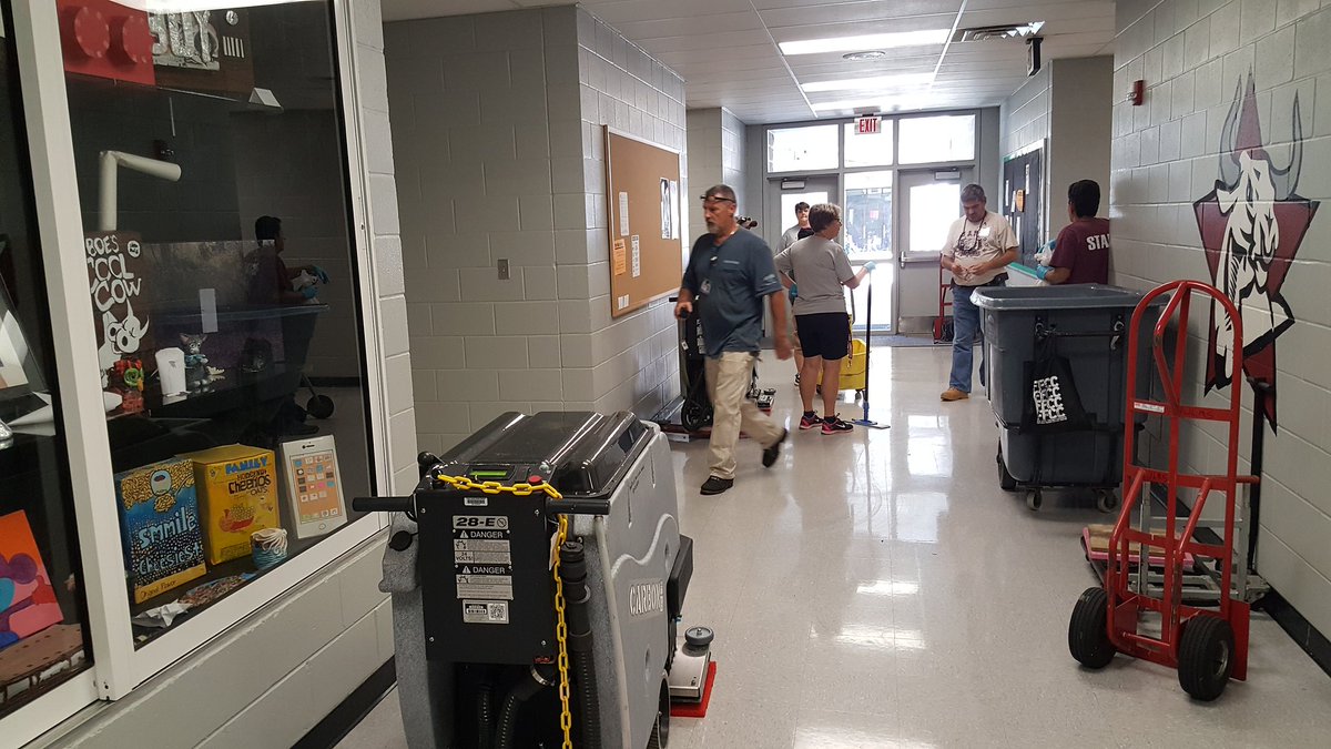 JeffSolochek's tweet photo. About 30 custodians are working to return Wiregrass Ranch HS to a working school from a shelter for 1200. #tbtbacktoschool https://t.co/C3H1pubsUm