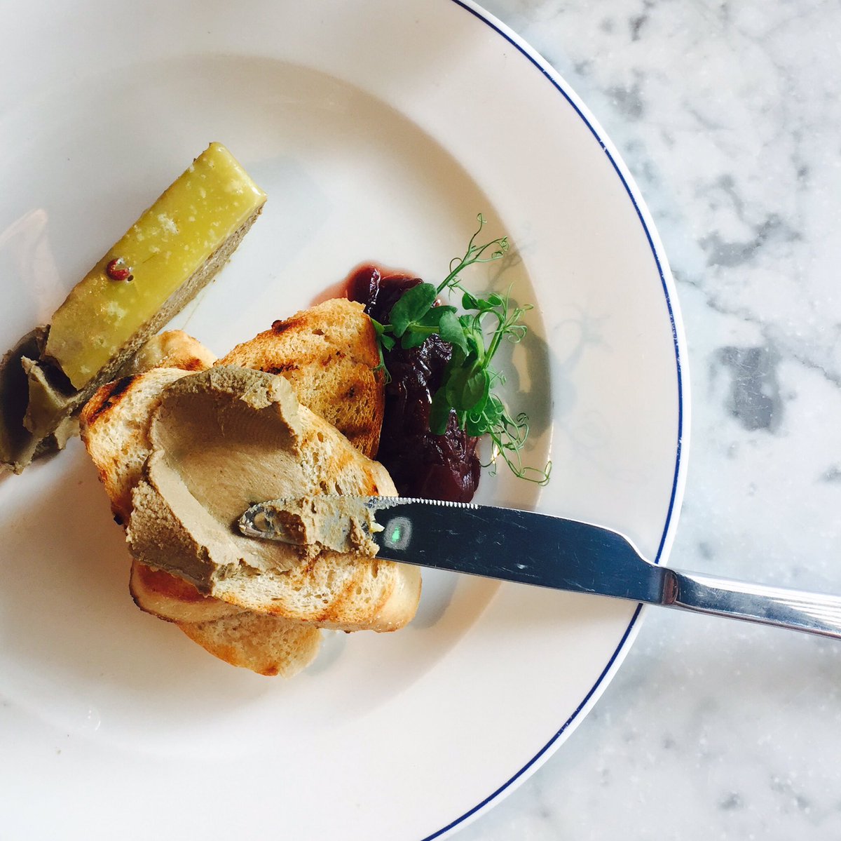 TheOakDublin's tweet photo. Chicken liver pâté served with red onion marmalade &amp; rustic toast #dinner https://t.co/j9o5DlkNNm