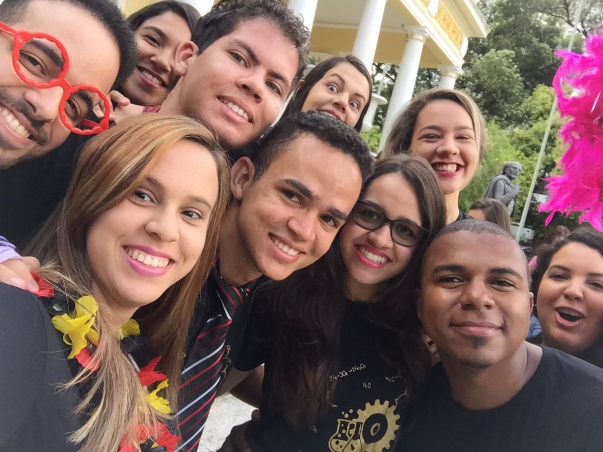 JennyferBritto's tweet photo. Dia de fotos...#TimBetaAjudaTimBeta 
#BetaQuerLab 
#ParceirosBeta 
#formatura2017.2 https://t.co/T5r3TGVrNV