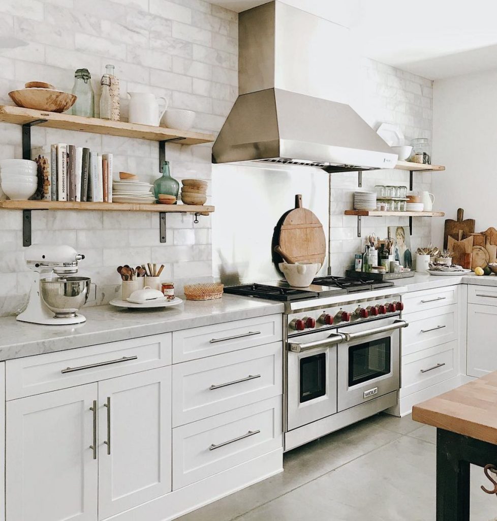 BBHwest's tweet photo. 17 inspiring kitchens with well-styled open shelving: https://t.co/25kZ3IOnPe https://t.co/akyEnhGAHc