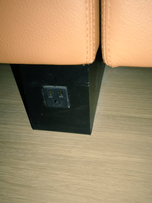 Winning design detail: plugs on every chair! https://t.co/ZgNkGlrxJ9<a href="/tag/fortniteworldcup"class="tags"><span>#fortniteworldcup</span></a>