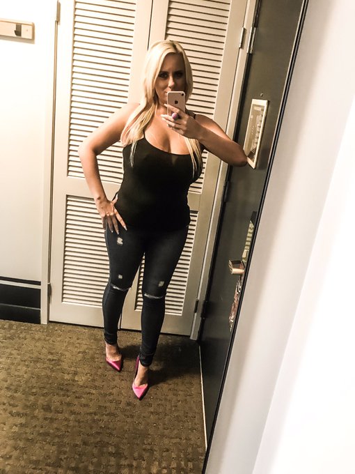 As requested - shots of my ✈️ outfit today. Plus a lil' #ShoePorn   Enjoy! https://t.co/zQAr6b8EPm<a href="/tag/shoeporn"class="tags"><span>#shoeporn</span></a>