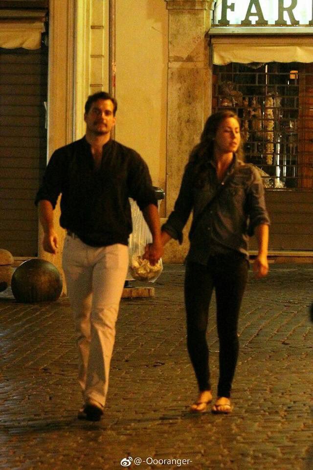 Henry Cavill Brasil on X: 📸 Novas fotos de Henry jantando com sua namorada  Lucy em Roma.  / X