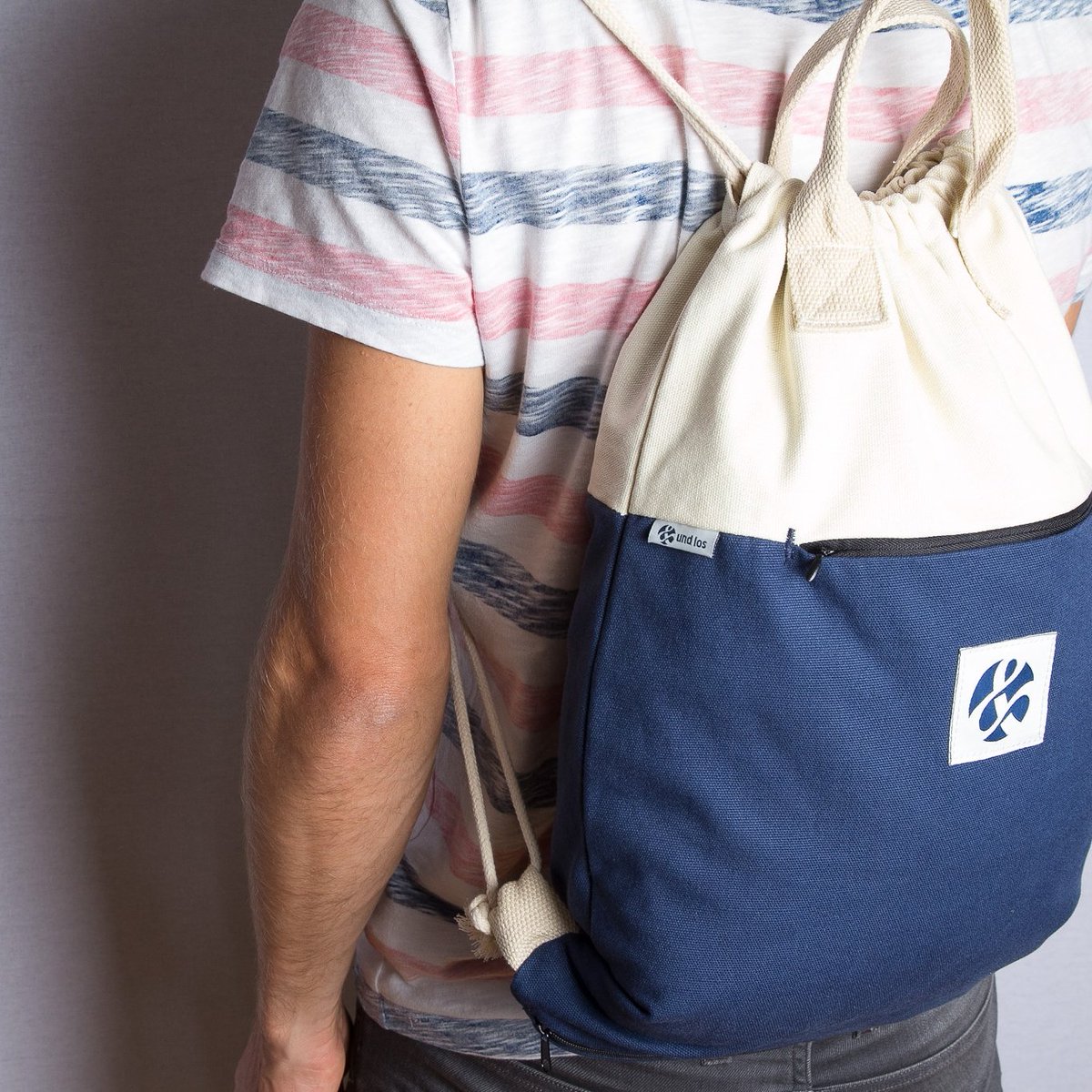 📸 by <a href="/claudeknoepfel/">Claude Knoepfel</a>  - mehr unter und-los.ch/yogabag

#yogabag #smartgymbag #yoga #yogi #yogini #yogamatte #fitnessmatte #undlos