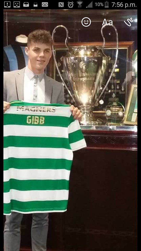 Mistyga280379's tweet image. @celticfc 😊#@aidengibbx enjoing helping out at the game.and meeting all those idols 👏👏😁😁⚽⚽@celticyouthprofessional #exitingtime#championship