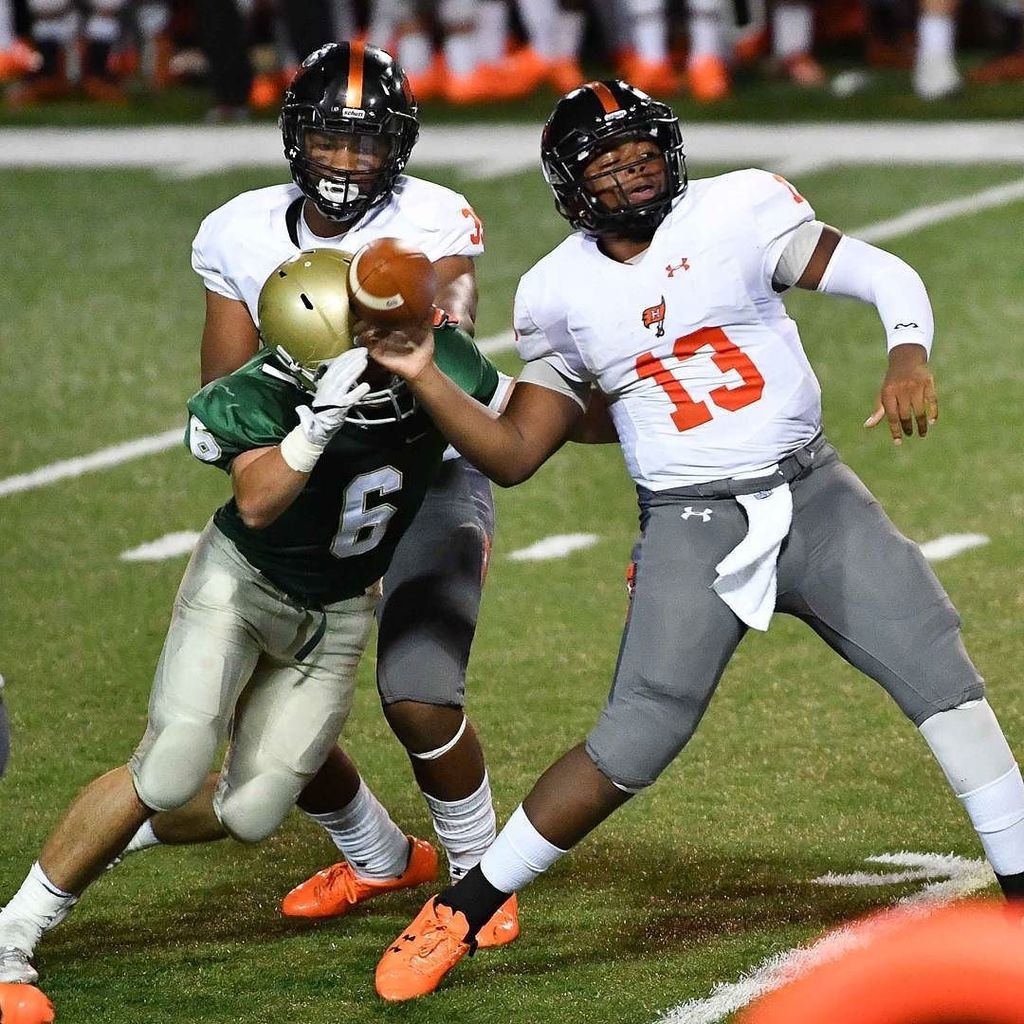 ToddLesterPics's tweet image. @mtnbrookftbl #forcedfumble #fumble #fridaynightlights #defense #hoover #mountainbrook #alabama #defense