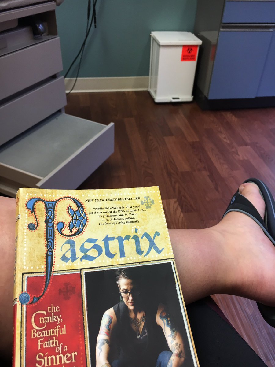 amore_vole_fe's tweet image. When you're at the doctor's and you hate the doctor's, you whip out some @Sarcasticluther to calm you down. #pastrix