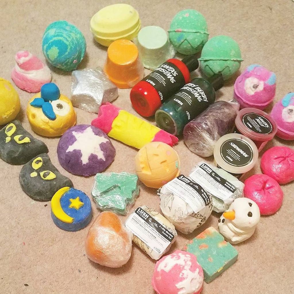 myfairfreckles's tweet photo. Like a kid in a sweet shop, I couldn't resist ordering one of everything christmas and halloween related. On a spending ban now until boxin… https://t.co/niCzy0V3Jv