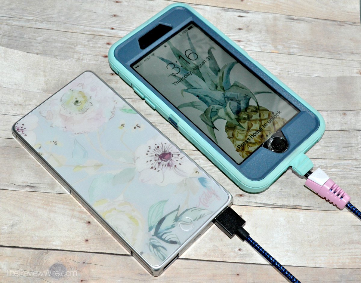 TheReviewWire's tweet photo. Your TECH will thank you! Enter to win a @ToddyCloth Smart Charge Power Bank! https://t.co/5dMHu7P2t9 Ends 9/15 #techgear #prettytech https://t.co/zpi1fm1CbG
