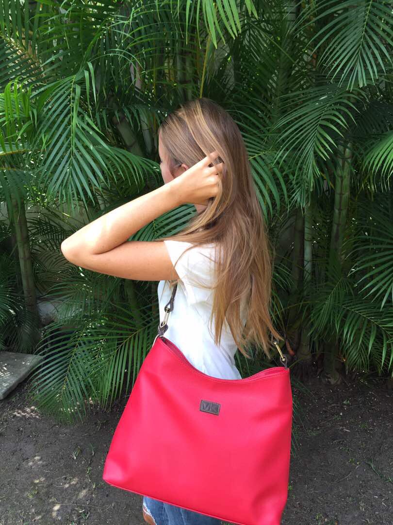 VKbags's tweet photo. Red lips... red bag https://t.co/PwN9pGbK89