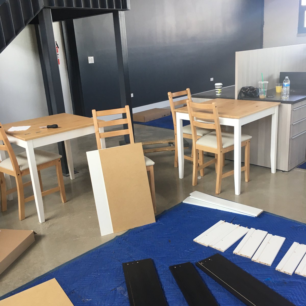 newcitymoving's tweet photo. Furniture Build Out day is a success! Check out all the wonderful volunteers doing an amazing job! @ChicagoREALTORS @AllChicago_MHH #NCMLive https://t.co/2nHf1zAInm