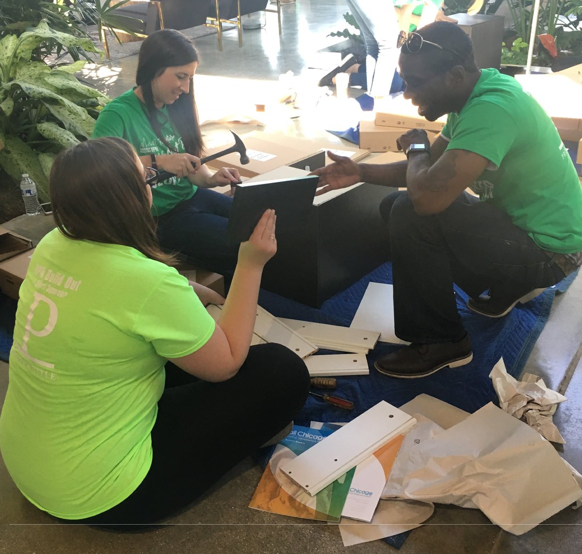 newcitymoving's tweet photo. Furniture Build Out day is a success! Check out all the wonderful volunteers doing an amazing job! @ChicagoREALTORS @AllChicago_MHH #NCMLive https://t.co/2nHf1zAInm