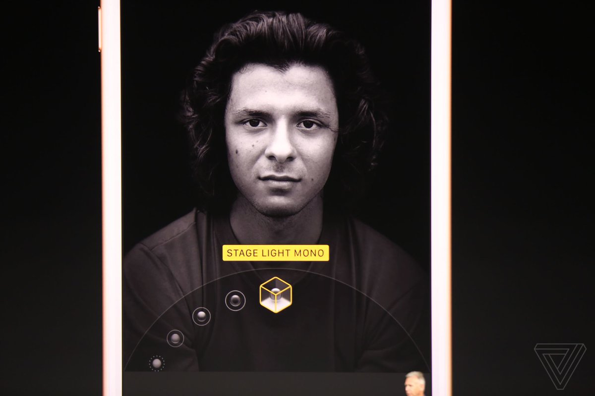 Крутая фишка в камере iPhone 8: она подстраивает освещение лица (не вспышку) под конкретные ситуации. Это нейросети стараются!