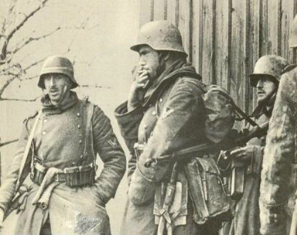 Западный фронт германии второй мировой войны. Солдат вермахта 1944. Солдаты вермахта Восточный фронт 41 год.
