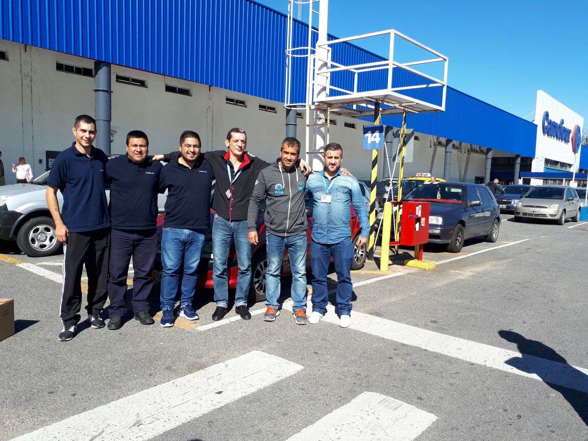 MarcosP97315468's tweet photo. Con los pibes de Salguero !!! @Edgardo26540003 la Unión hace la fuerza !!!Fabián Estévez con la banda de Ramón !!! https://t.co/sIshNGVvsQ